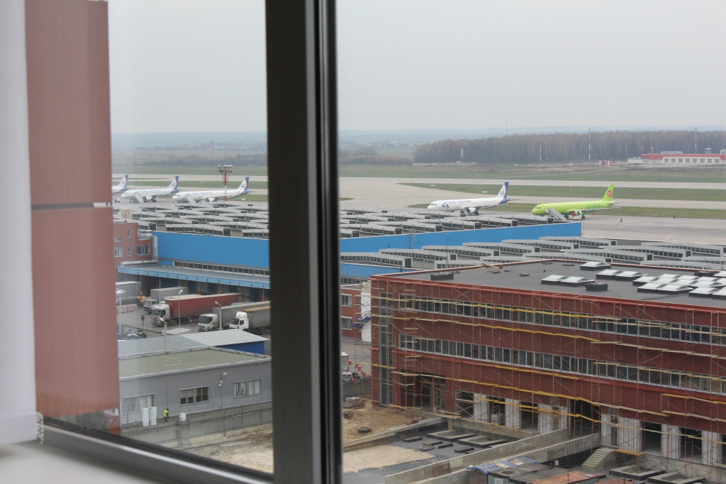 Вид из окна кабинета в аэропорту "Домодедово"